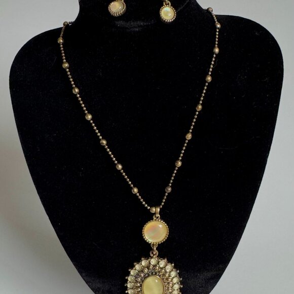 Vintage Lucky Gold Tone Moonglow Pendant Necklace with Matching Dangle Earrings - Picture 1 of 16